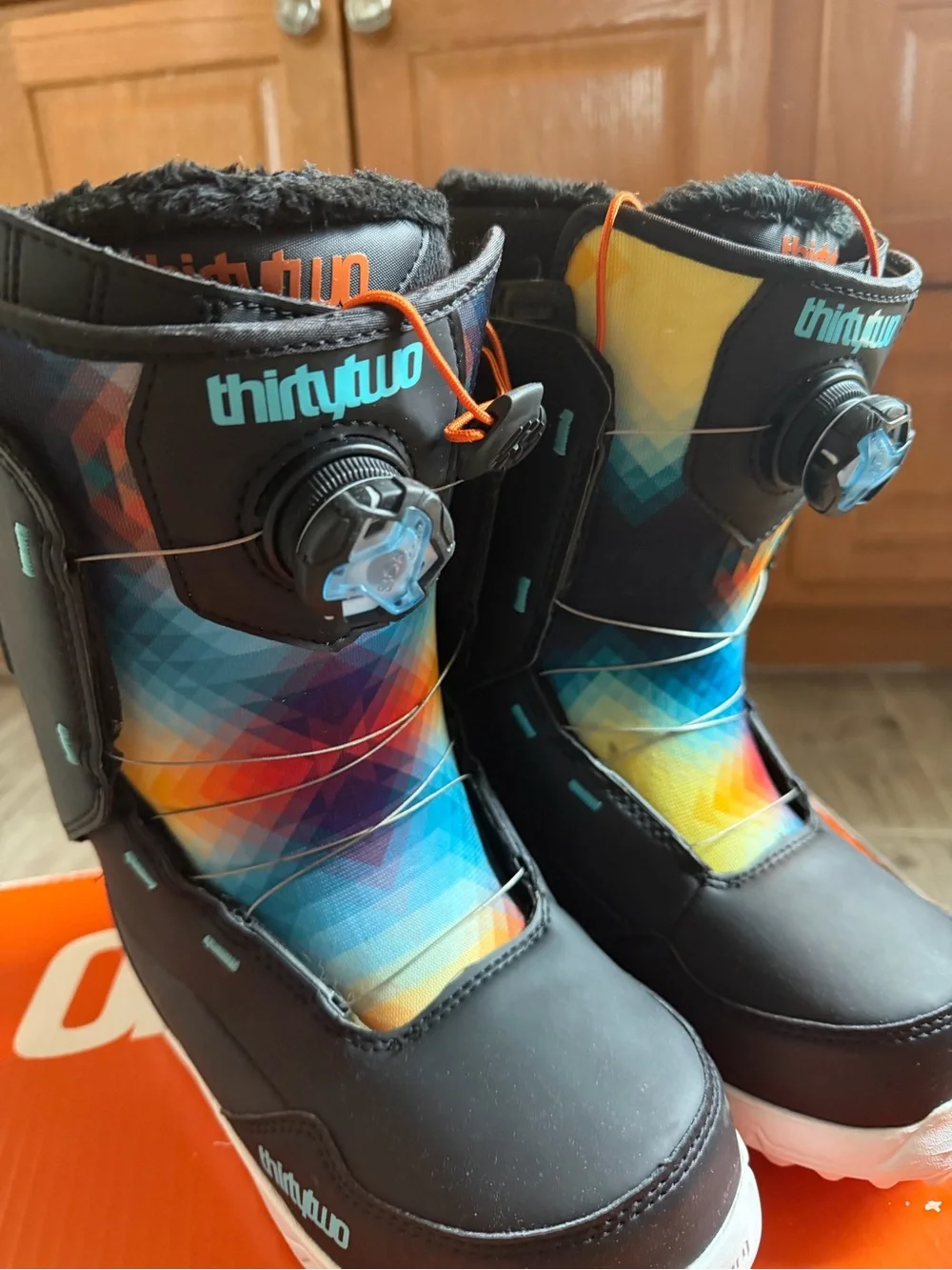 ThirtyTwo Women's Zephyr BOA Winter Snowboard Boots - Black with Multicolor